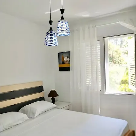 Apartmán With Enchanting Garden *