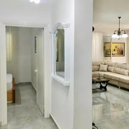 Apartmán With Enchanting Garden Golem (Tirana)