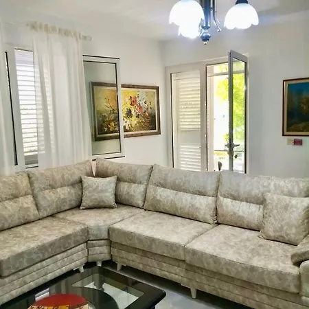 With Enchanting Garden 公寓 格勒姆