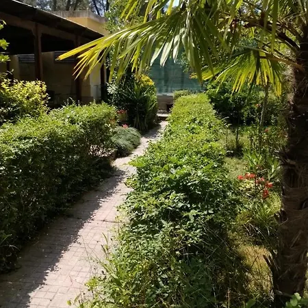 Golem With Enchanting Garden Apartament *