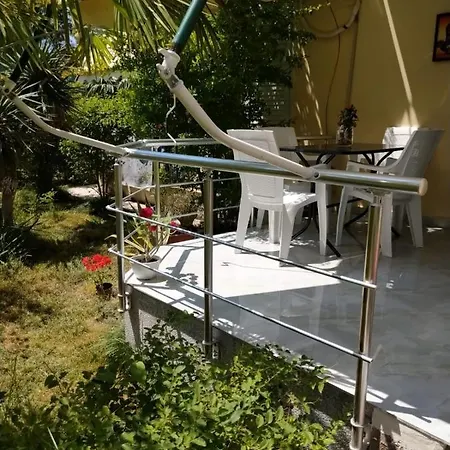 With Enchanting Garden アパート *