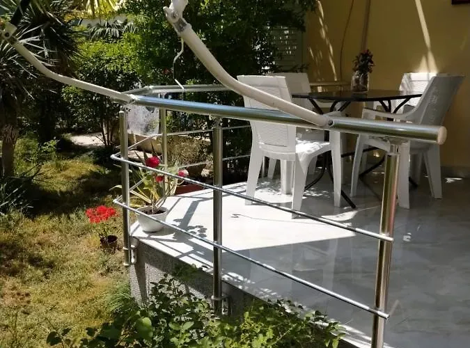 With Enchanting Garden アパート *